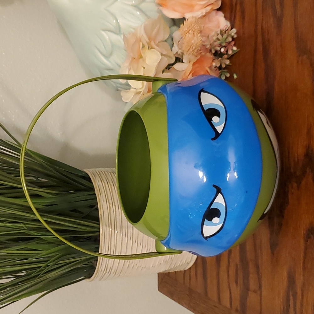 Teenage Mutant Ninja Turtles TMNT Plastic Leonardo Halloween Bucket Candy Pail